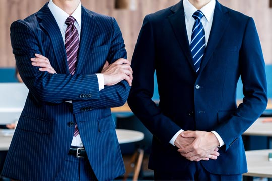 株式会社ロストラム　スーツ
